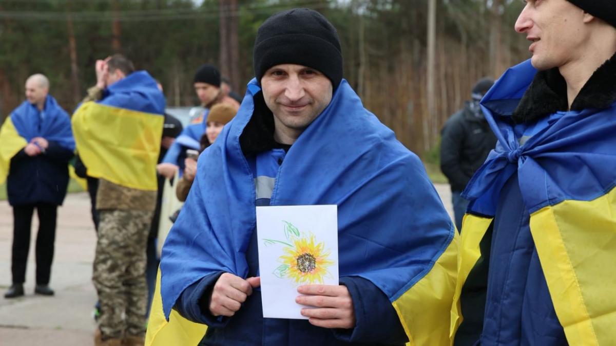 Україна повернула додому 175 полонених воїнів