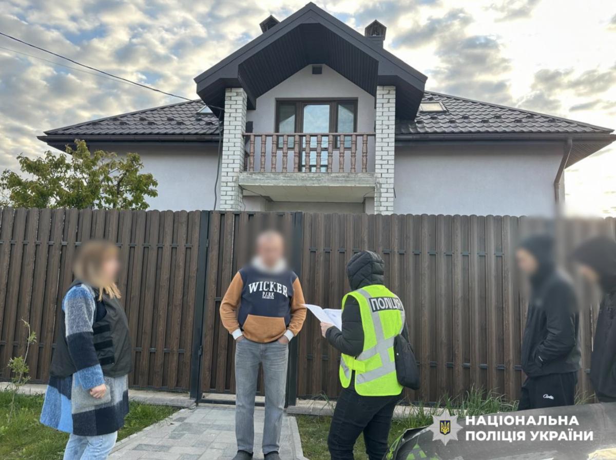 Вилучені автомобілі та багато готівки: поліція 