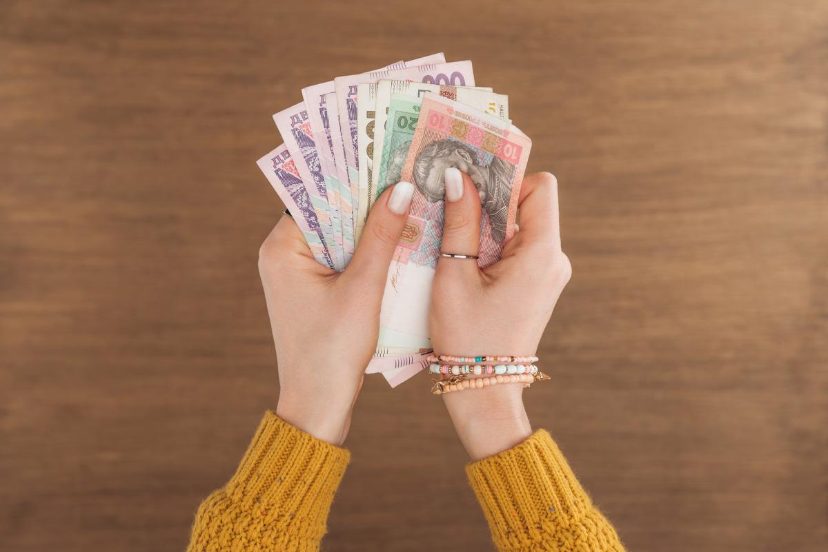 Соцдопомога зі збоями: українцям блокують картки після державних виплат, - нардеп
