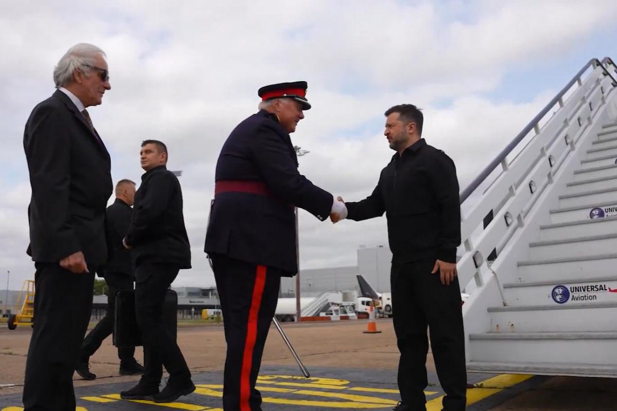 Зеленський прибув до Британії та зробив заяву перед зустріччю з європейськими лідерами