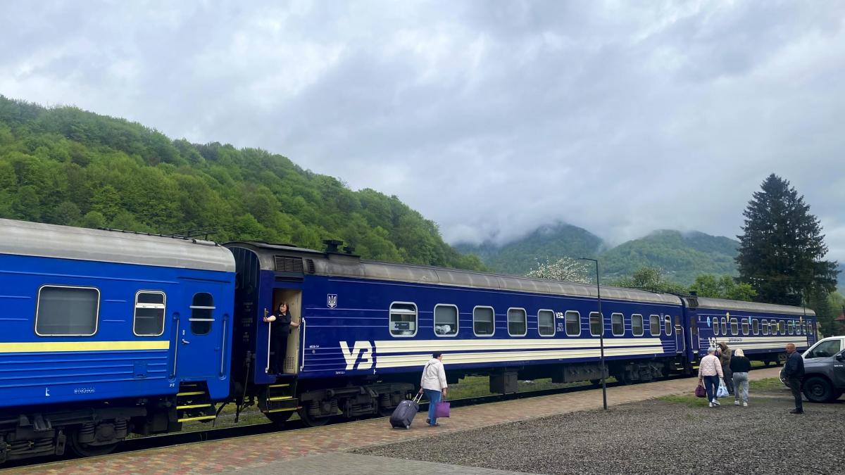 В Україні через нічну атаку росіян затримується низка поїздів (список)