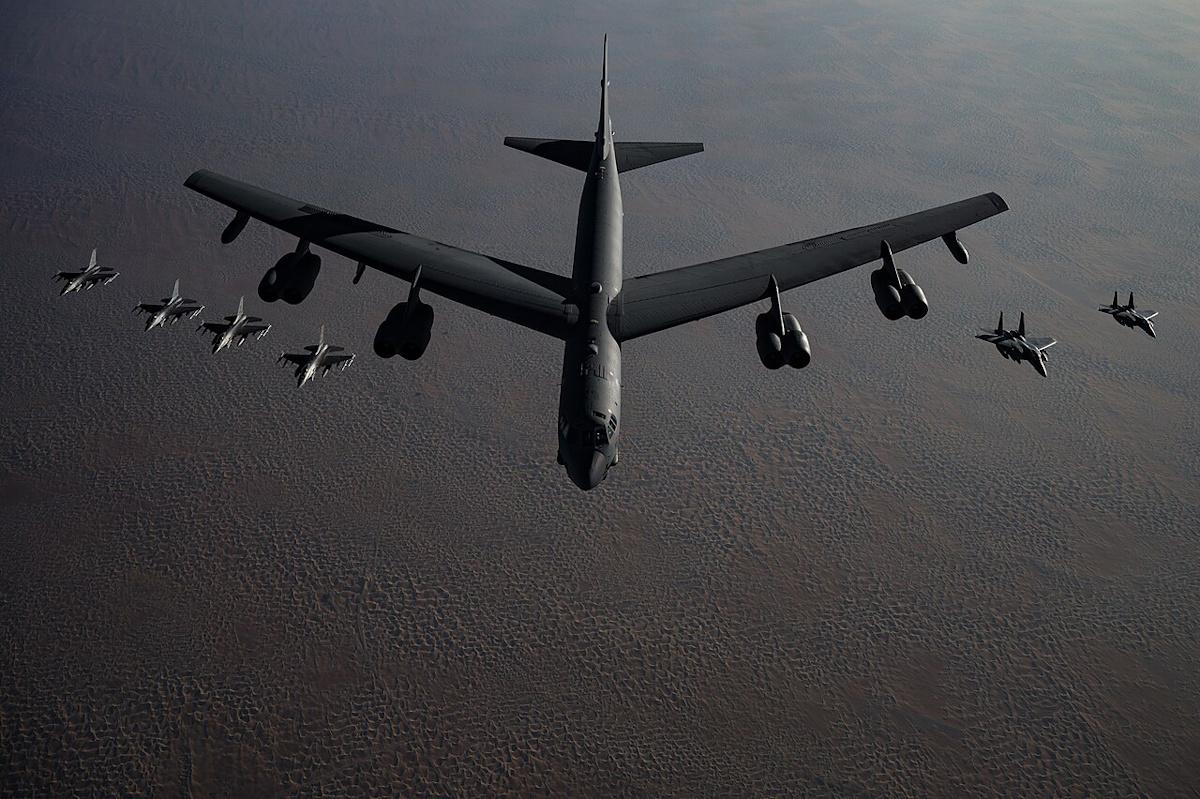 В США на військовій базі розбився бомбардувальник B-52, загинуло 8 осіб, - AP