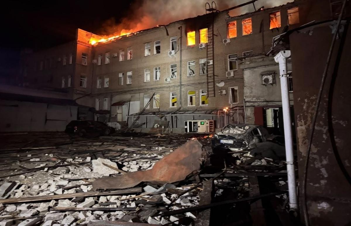 Росія завдала масованого удару по Запоріжжю: загинула одна людина, є поранені та руйнування