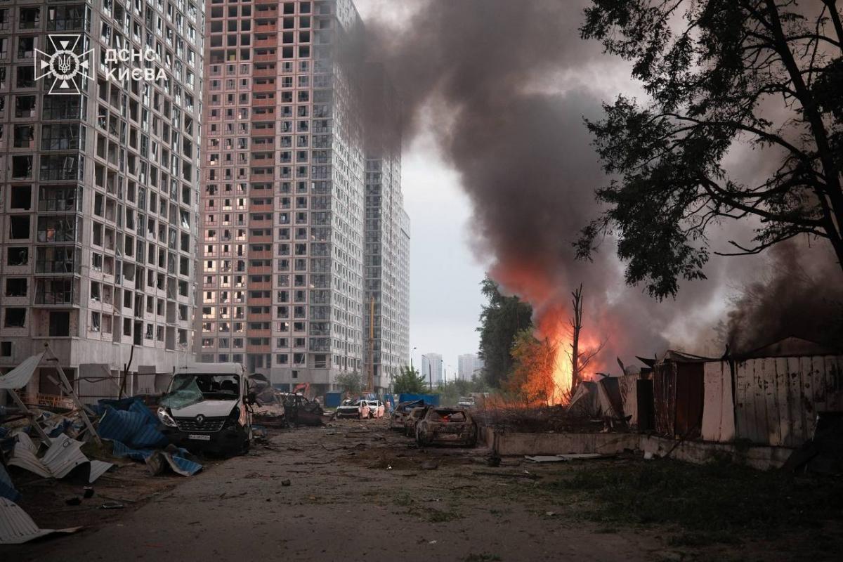 У Києві після атаки РФ росте кількість загиблих та поранених: під завалами люди (фото)