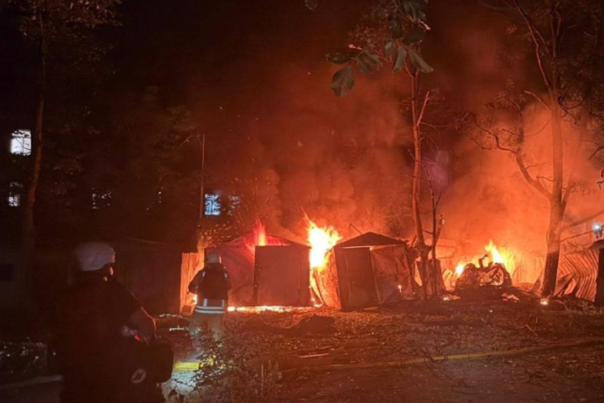 Одесу вночі атакували дрони: пошкоджені житлові будинки та гуртожиток, є поранений
