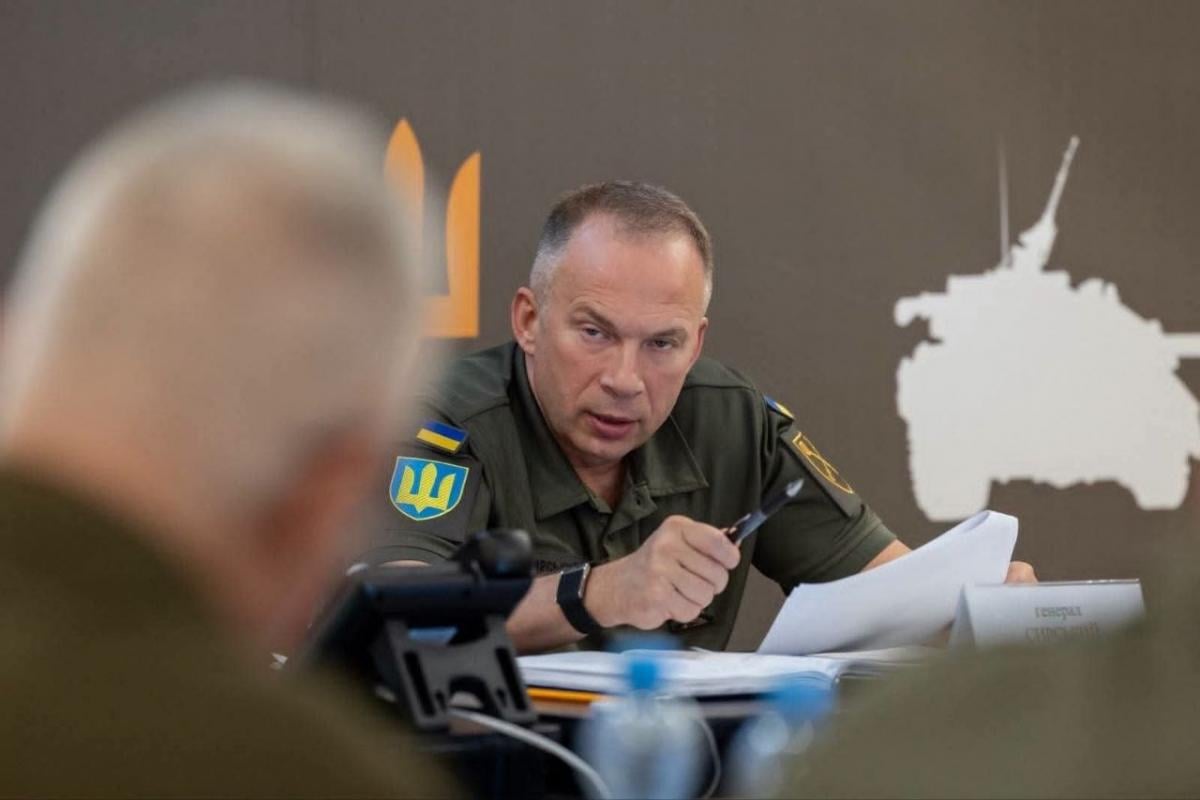 Кількість напрямків, де наступає РФ, скоротилася вдвічі: Сирський про ситуацію на фронті