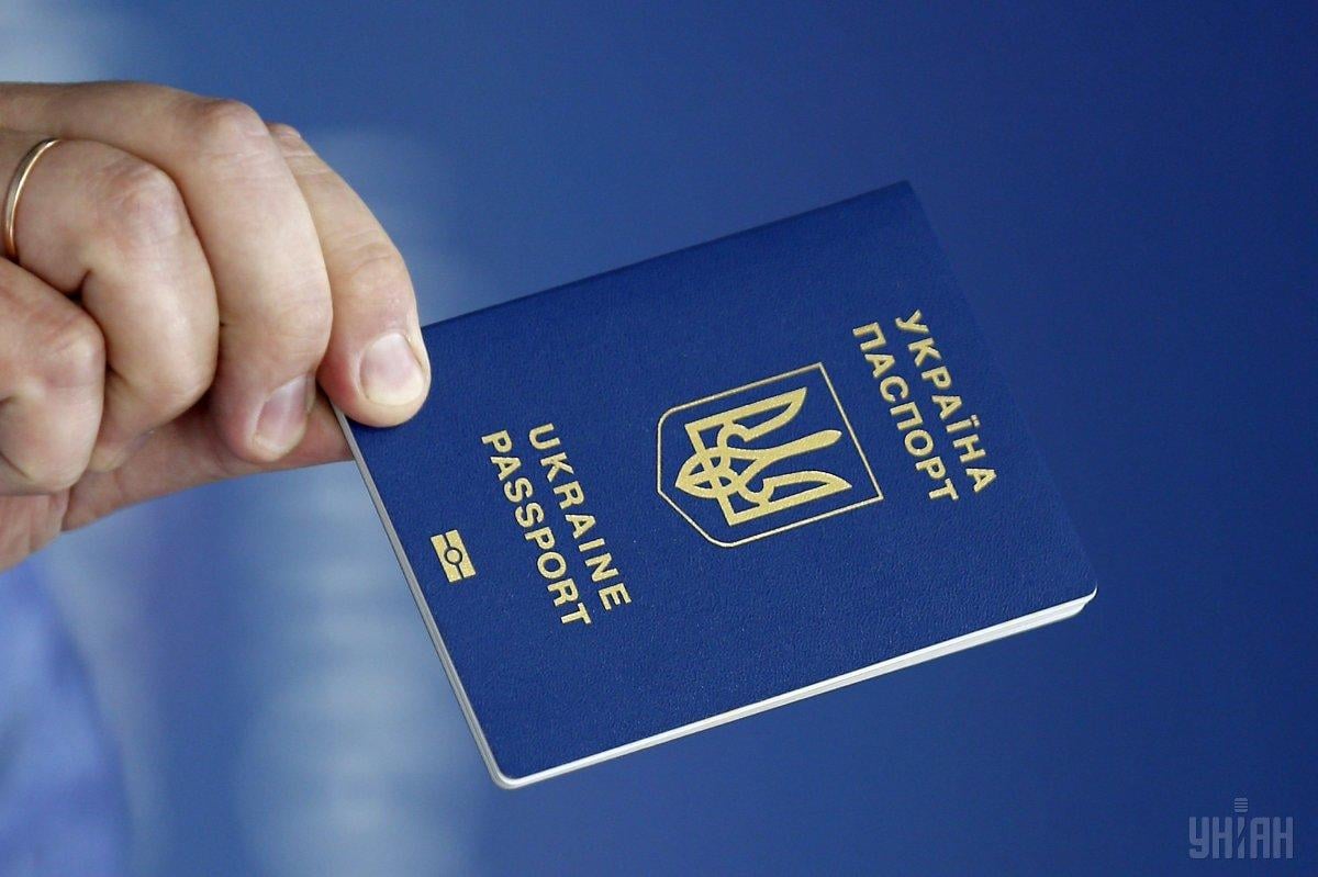 Консульства припинять обслуговувати чоловіків без військово-облікових документів, - постанова Кабміну