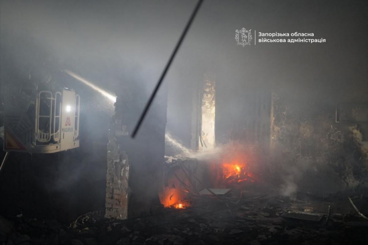 Росія вдарила по Запоріжжю дронами і КАБами: є загиблий і поранені (фото, відео)