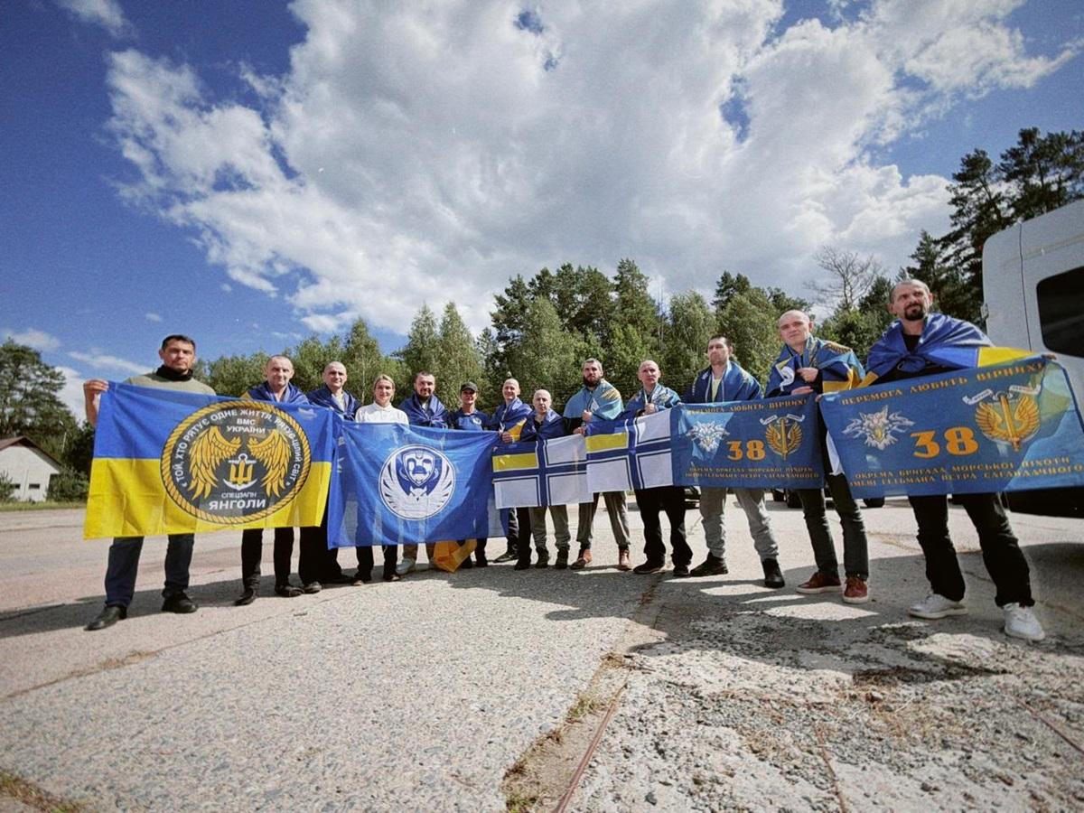 Україна повернула додому 10 військових, які вважалися зниклими безвісти, - Зеленський