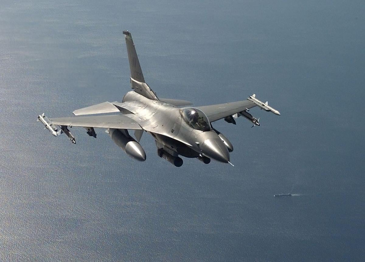 В українських F-16 дефіцит ракет: пілоти змушені стріляти з гармат, – TWZ