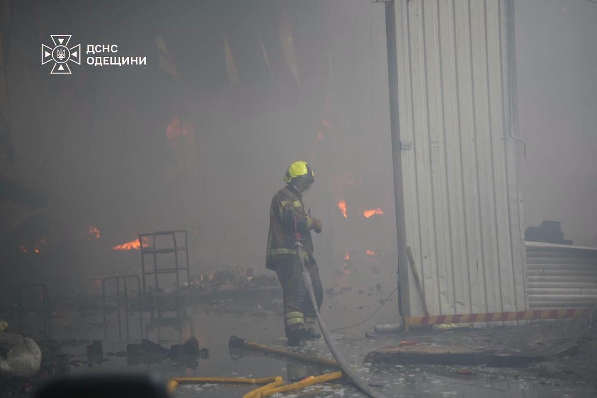 Росія завдала масованого удару по Одесі: десятки людей поранено