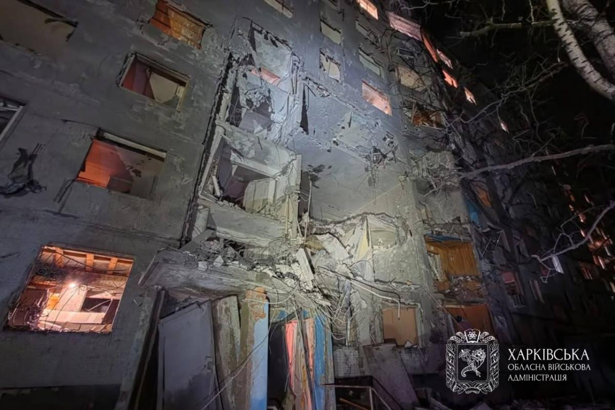 Росіяни вгатили КАБами по багатоповерхівці у Харкові: серед постраждалих багато дітей (фото)