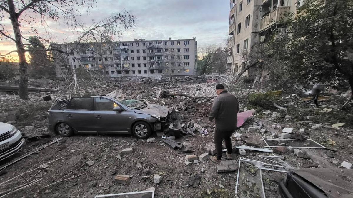 РФ масовано вдарила по Україні: у Києві є загиблі, у Кременчуці - влучання у житловий район